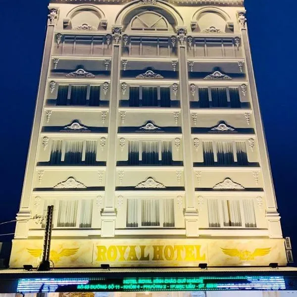 Royal Hotel 2，位于Xóm Nhà Mát的酒店