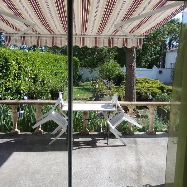 chambre d hotes，位于Saint-Laurent-de-la-Barrière的酒店