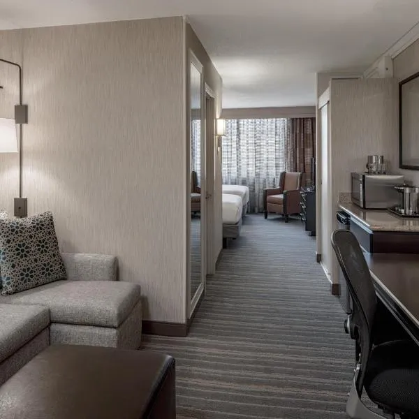 DoubleTree Suites by Hilton Minneapolis Downtown，位于Glenwood Junction的酒店
