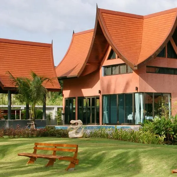 它巷湾别墅酒店，位于Ban Khao Thong的酒店