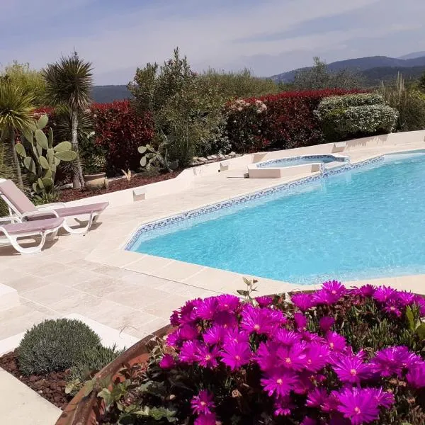 Gîte provençal indépendant avec piscine chauffée : LE SUY BIEN，位于弗莱约斯克的酒店