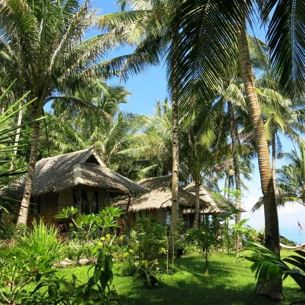 甘米银沙滩生态火山度假&潜水胜地，位于Naasag的酒店