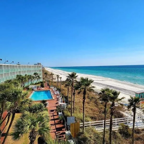 Casa Loma Panama City Beach - Beachfront，位于Edgewater Gulf Beach的酒店