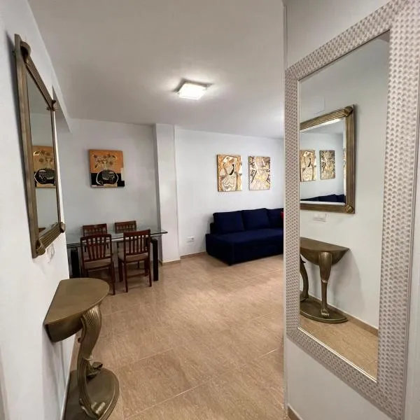 TORREMOLINOS CENTRO - Beautiful , newly renovated 2 bedroom apartment，位于多列毛利诺斯的酒店
