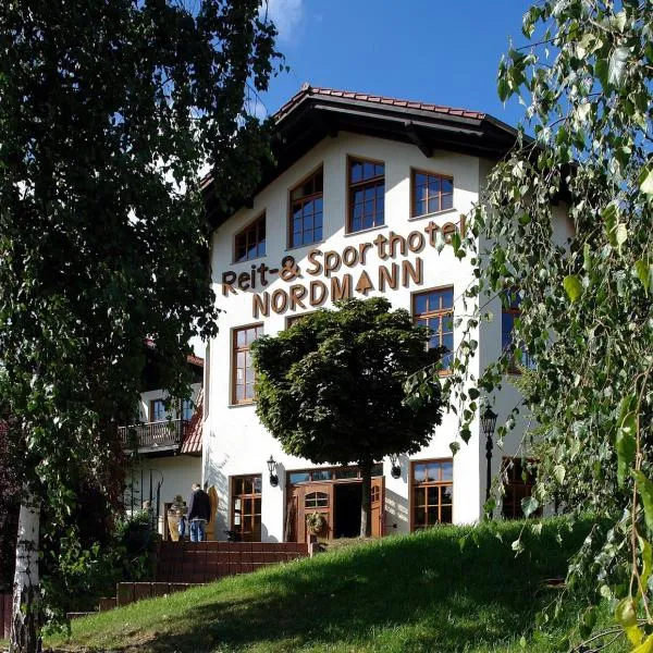 诺德曼骑马和体育酒店，位于Friesdorf的酒店