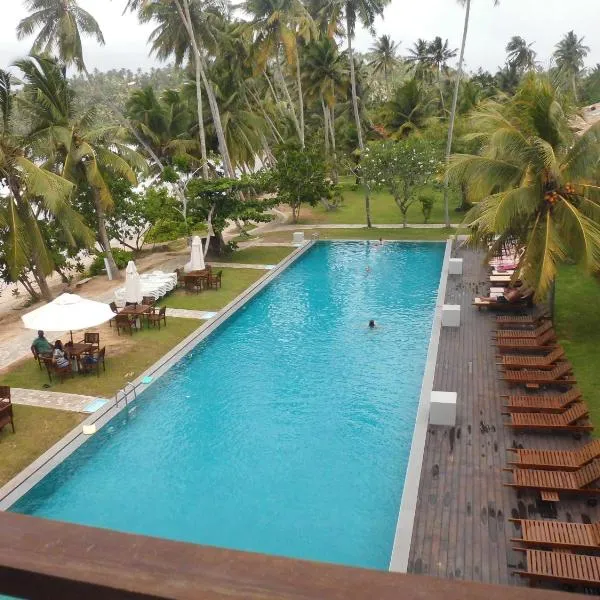 天堂海滩俱乐部酒店，位于Bandaramulla的酒店