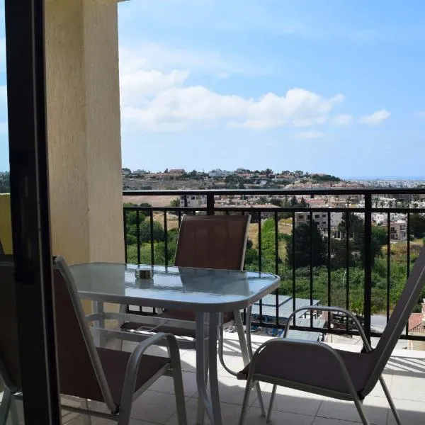 Eden Heights Sea View Apartment 502 - By IMH Travel & Tours，位于帕福斯的酒店