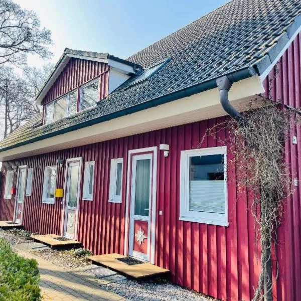 Austernfischer Prerow - Schönes Ferienhaus in Toplage mit großem Garten für Familie und Freunde，位于普雷罗的酒店
