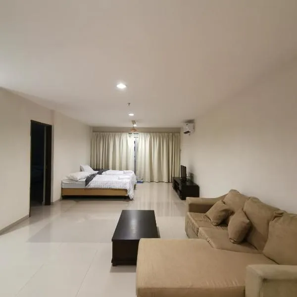 Spacious & Homey Apartment at Marina Island by JoMy Homestay，位于卡庞帕斯班伽克的酒店