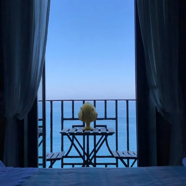 La Torretta del Senatore，位于滨海波利尼亚诺的酒店