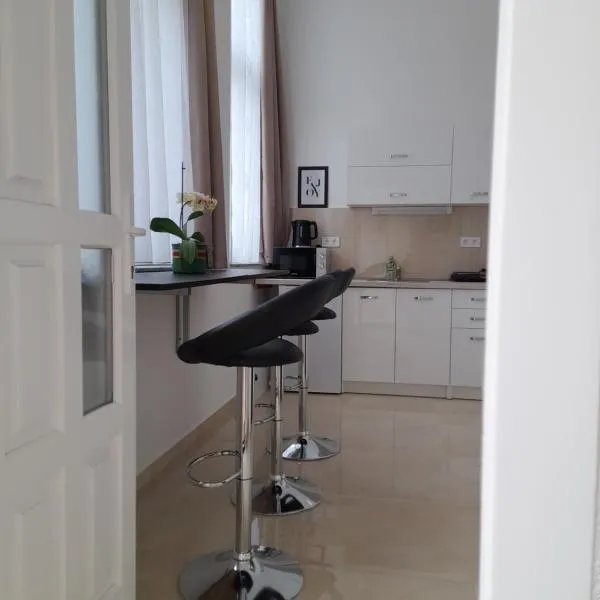 Déri Kert Apartmanház A，位于包姚的酒店