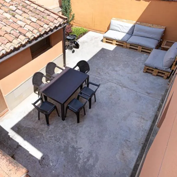 URIBE-ENEA Casa sola con amplio patio en Elciego con visita a bodega, siempre sujeta a disponibilidad，位于埃尔希耶戈的酒店