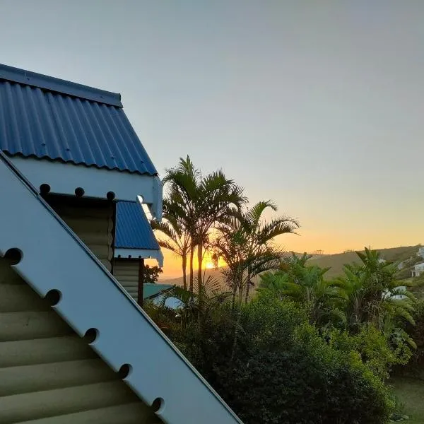 Brenton Cottage at 90 is a NO SEA VIEW pet-friendly self-catering 2 sleeper，位于滨海布伦顿的酒店