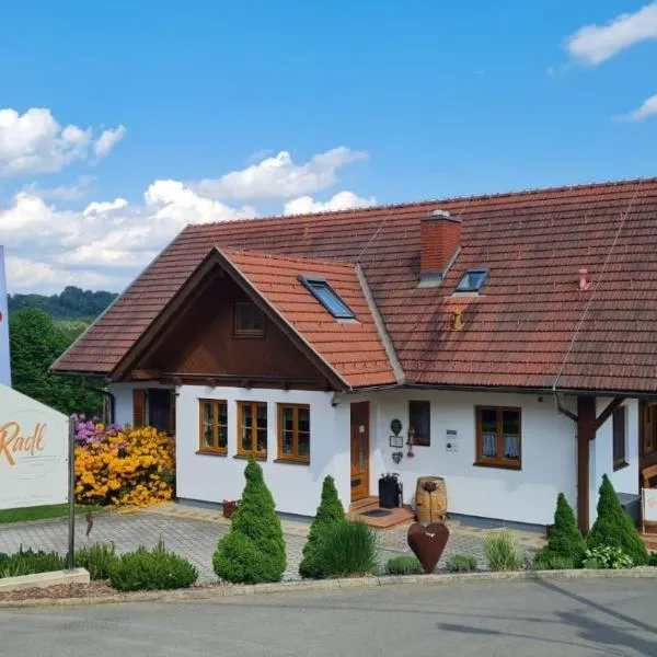 Gästehaus - Camping- Weinhof Radl，位于克勒希的酒店