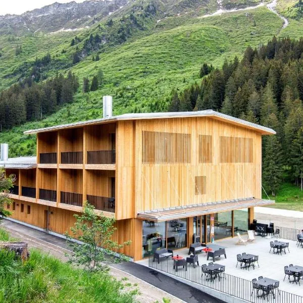 Campra Alpine Lodge & Spa，位于Aquila的酒店