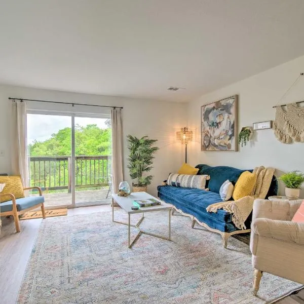Cozy Branson Retreat w/ Balcony, 2 Mi to 76 Strip，位于布兰森的酒店
