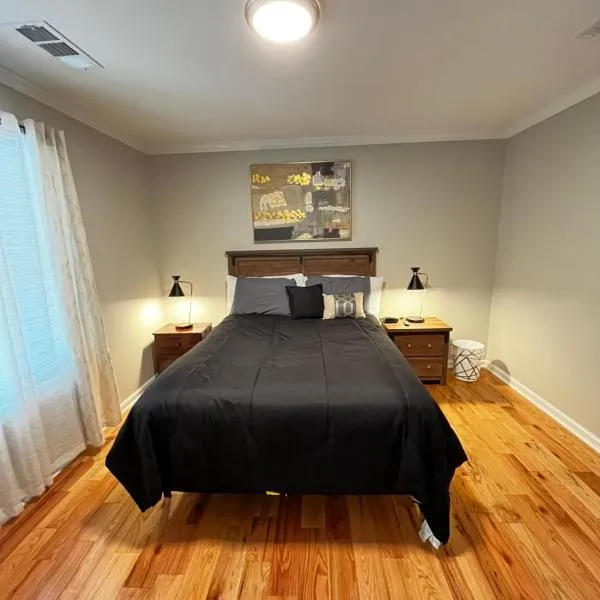 Atlanta Unit 2 Room 2 - Peaceful Weekend Getaway Private Bedroom & Bathroom，位于莫罗的酒店