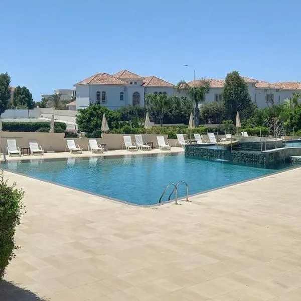 E-Hotel Larnaca Resort & Spa，位于Kivisil的酒店