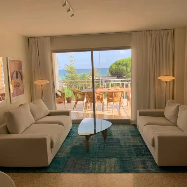 EPIS - large luxury apartment with sea view，位于贝尼卡西姆的酒店