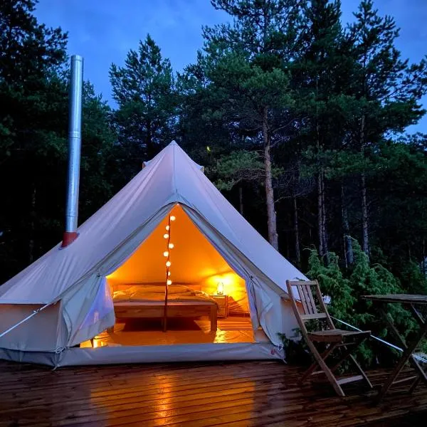 Mönus Paik Glamping，位于Poka的酒店