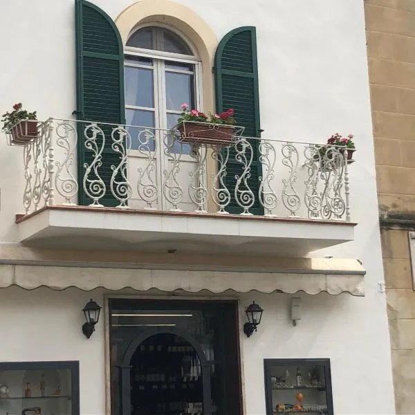 B&B La Loggia e L’Orologio，位于拉戈堡的酒店