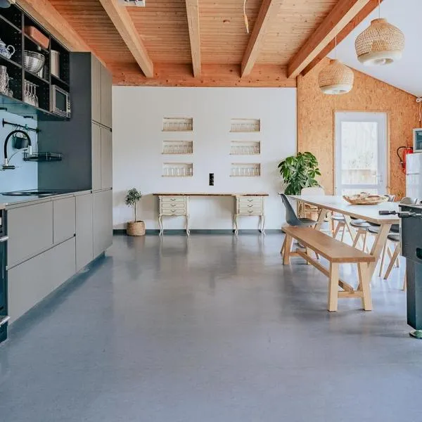 Hostel oder Ferienwohnung 1-16 Personen im BLAUEN HAUS，位于费马恩的酒店