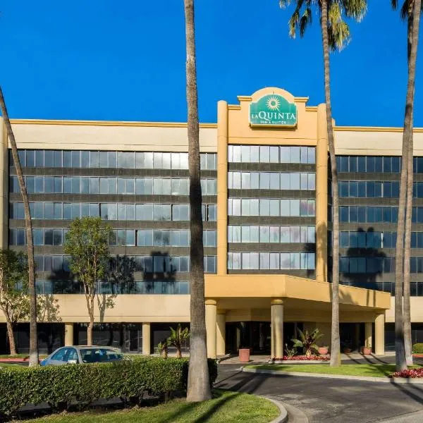 布宜纳公园拉金塔旅馆&套房，位于Hawaiian Gardens的酒店
