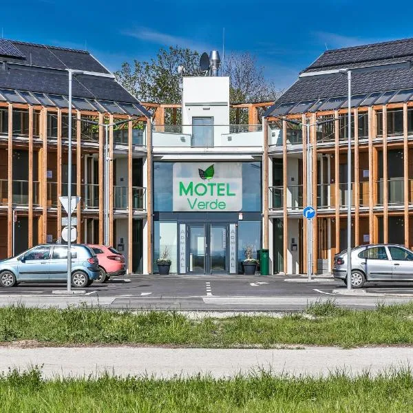 维德汽车旅馆，位于Schönau an der Triesting的酒店