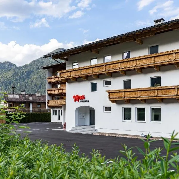 Max Studios & Apartments - Zillertal，位于施利特尔斯的酒店