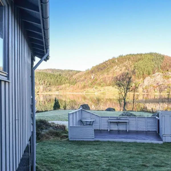 3 Bedroom Lovely Home In Helvik，位于Hellvik的酒店