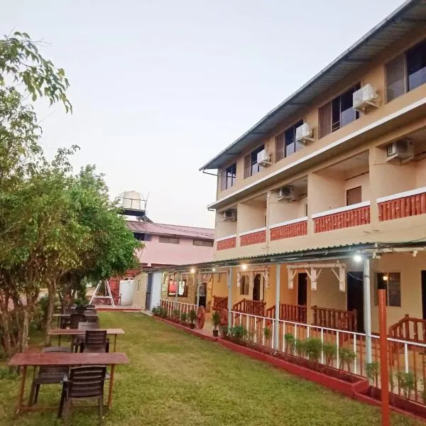 Shivneri Holiday Resort，位于马哈巴莱斯赫瓦尔的酒店