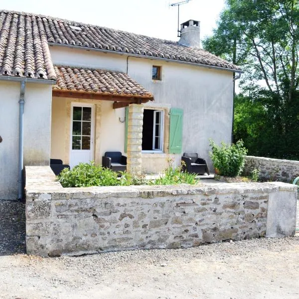 Maison charismatique à Saint-Germier avec jardin clôturé.，位于Saint-Germier的酒店