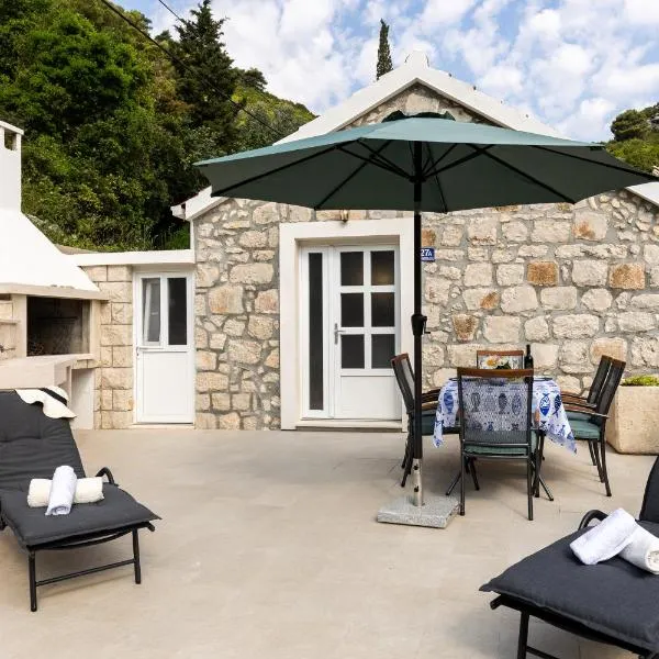 PERLA - small comfy house with the terrace，位于Prožura的酒店