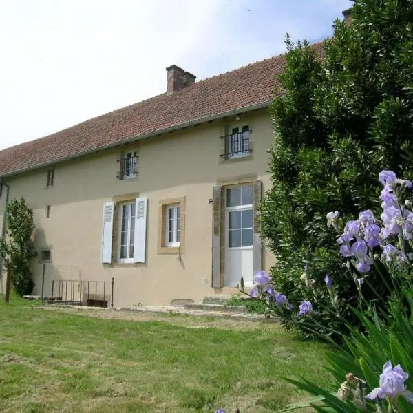 Maison de Campagne avec Jardin Clos, Wi-Fi, Animaux Acceptés et Proche Station Thermale Néris les Bains - FR-1-489-272，位于La Crouzille的酒店