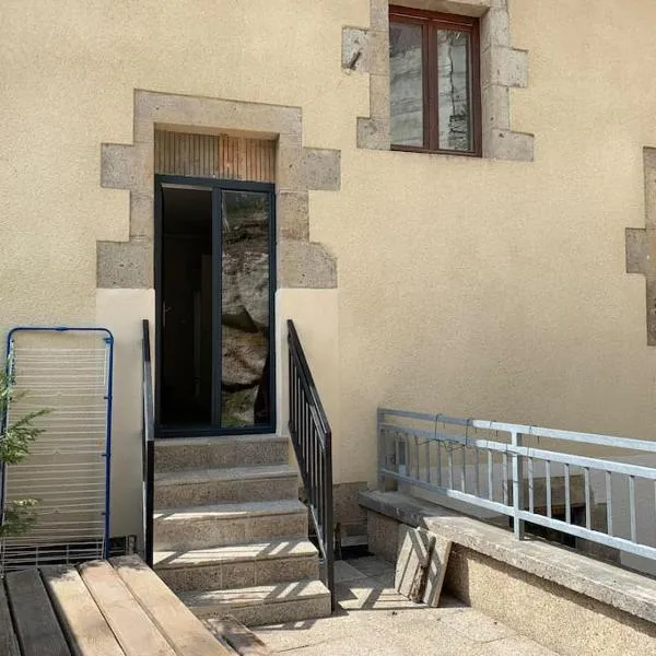 Appartement 4 personnes, 1 chambre, terrasse, Wifi, proche du centre，位于拉布尔布勒的酒店