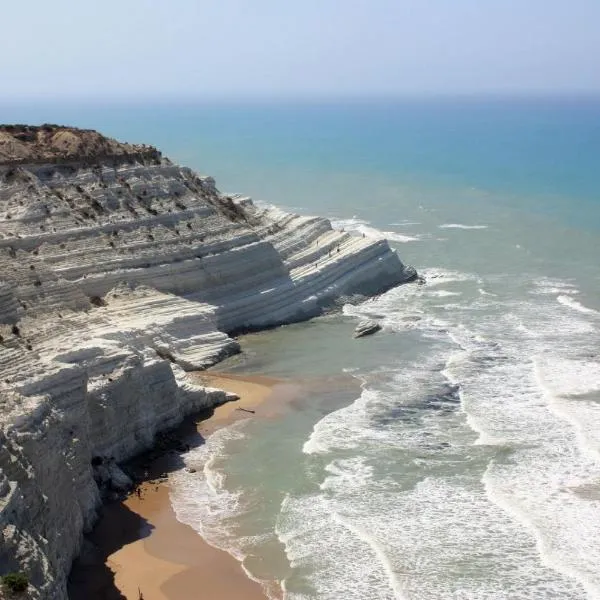 Baia dei turchi locazione turistica，位于雷阿尔蒙特的酒店