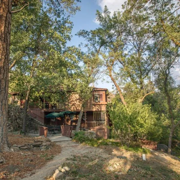 Quiet Mind Lodge, Spa & Retreat Sequoias，位于Ponderosa的酒店