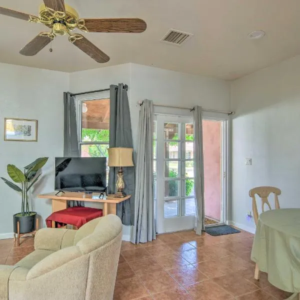 Single-Story Eloy Apartment with Patio Space!，位于Eloy的酒店