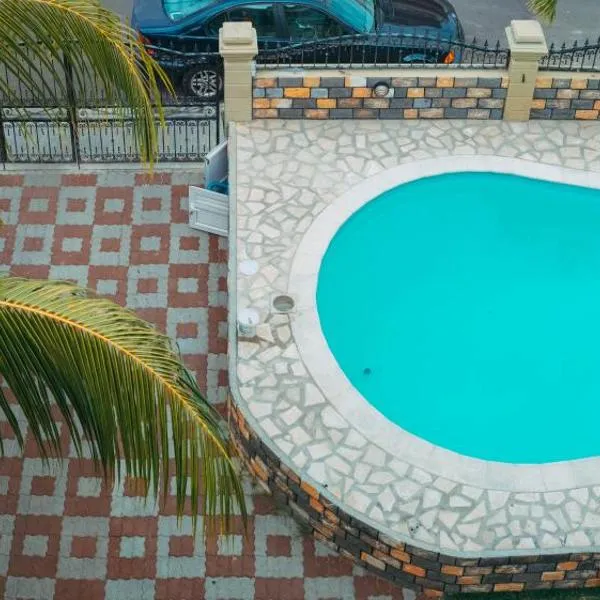 Rs villa 2 share apartment 100 mts to the beach and bus stop，位于弗利康弗拉克的酒店