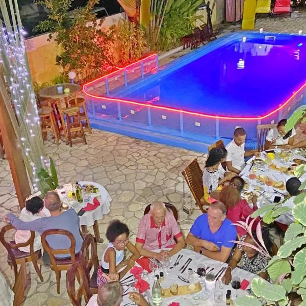 马任加可可酒店及餐厅，位于Ambondro的酒店