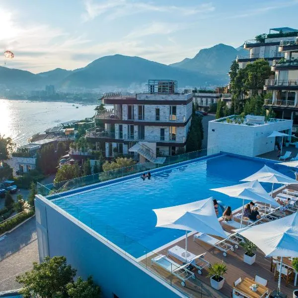 杜克雷度假酒店，位于Rijeka Reževići的酒店