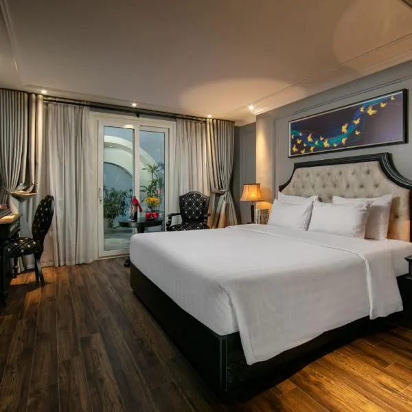 Scent Premium Hotel，位于Hoài Dưc Phủ的酒店