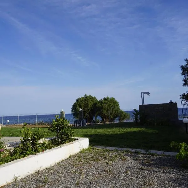 Nicholas Waves Beach Studios，位于拉多斯的酒店