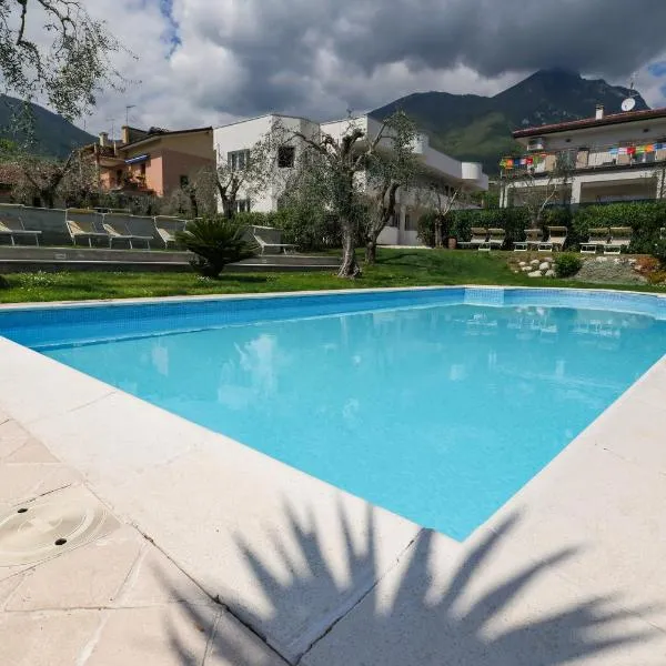 Borgo degli Ulivi Residence di Olympic Garda Lake，位于托斯科拉诺-马德尔诺的酒店