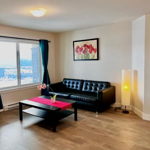 Kelowna new lake view 2bedrooms close BIG WHITE，位于基洛纳的酒店