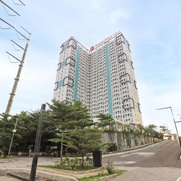Apartemen Grand Dhika City by Nina，位于Telukpucung的酒店