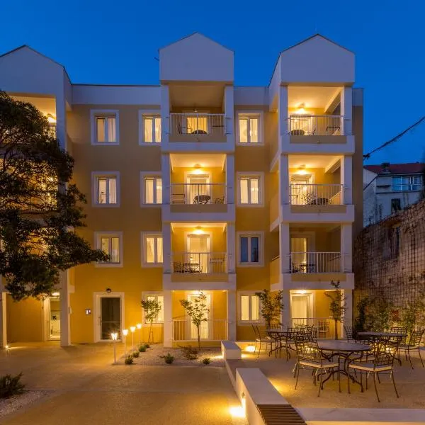 PORTO SERENO apartments，位于希贝尼克的酒店