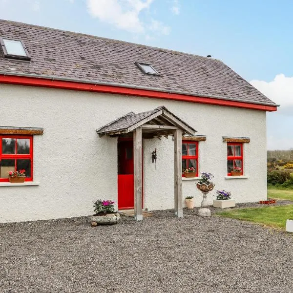 Cob Cottage，位于Tomhaggard的酒店