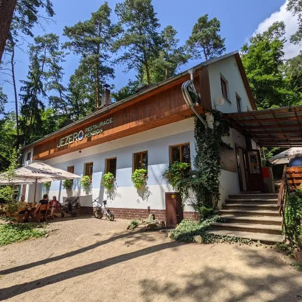 Penzion Jezero，位于迪耶河畔弗拉诺夫的酒店