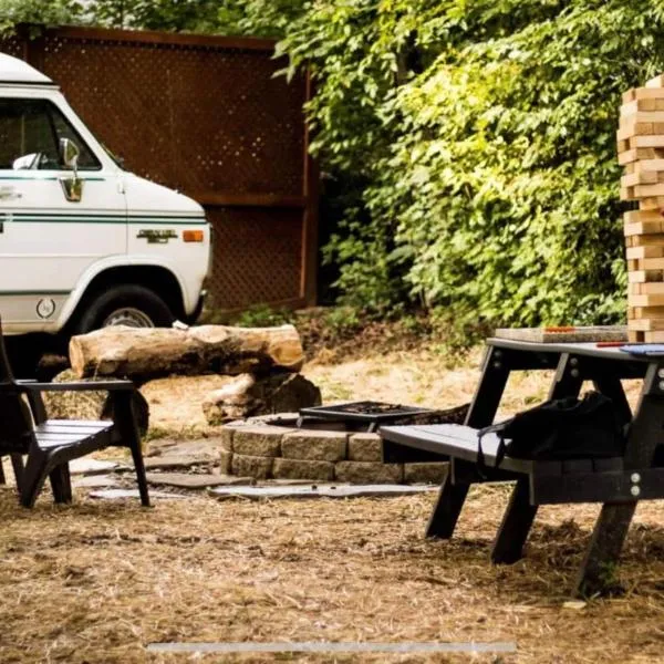 Van Camping - Do Something Different!，位于Tryon的酒店